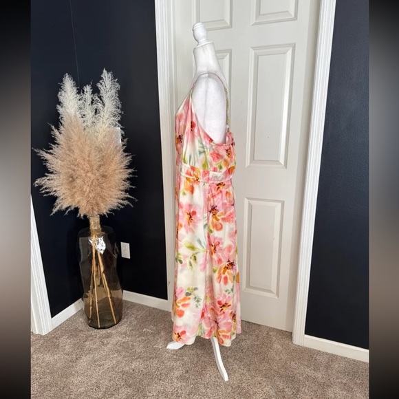 Torrid Floral Midi V-Neck Dress
size 3 or 3XL - Picture 9 of 12